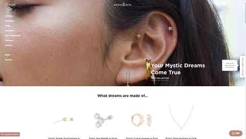英国のトレンドジュエリーブランド「Astrid & Miyu」のウェブサイト